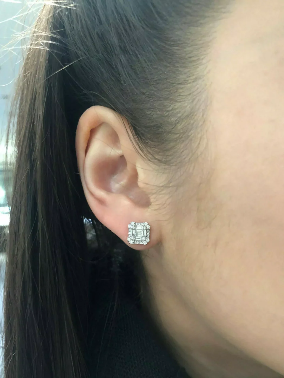 18ct rose gold claw set baguette & round brilliant cut diamond stud earrings - Image 2