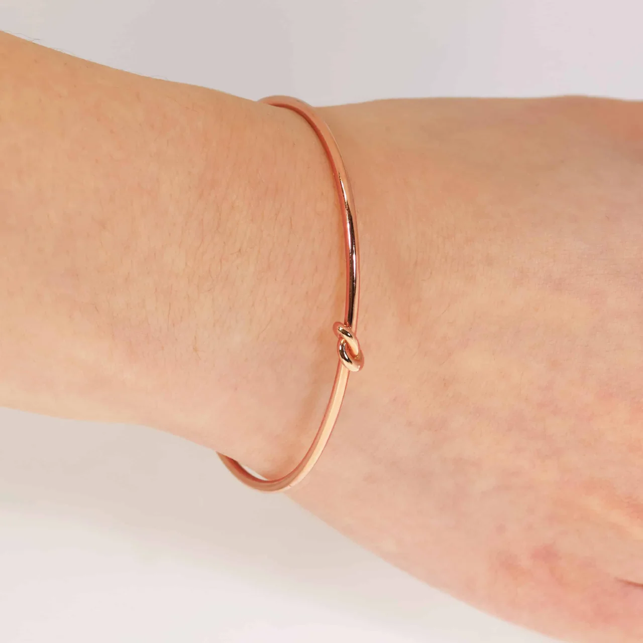 18ct rose gold knot bangle - Image 2