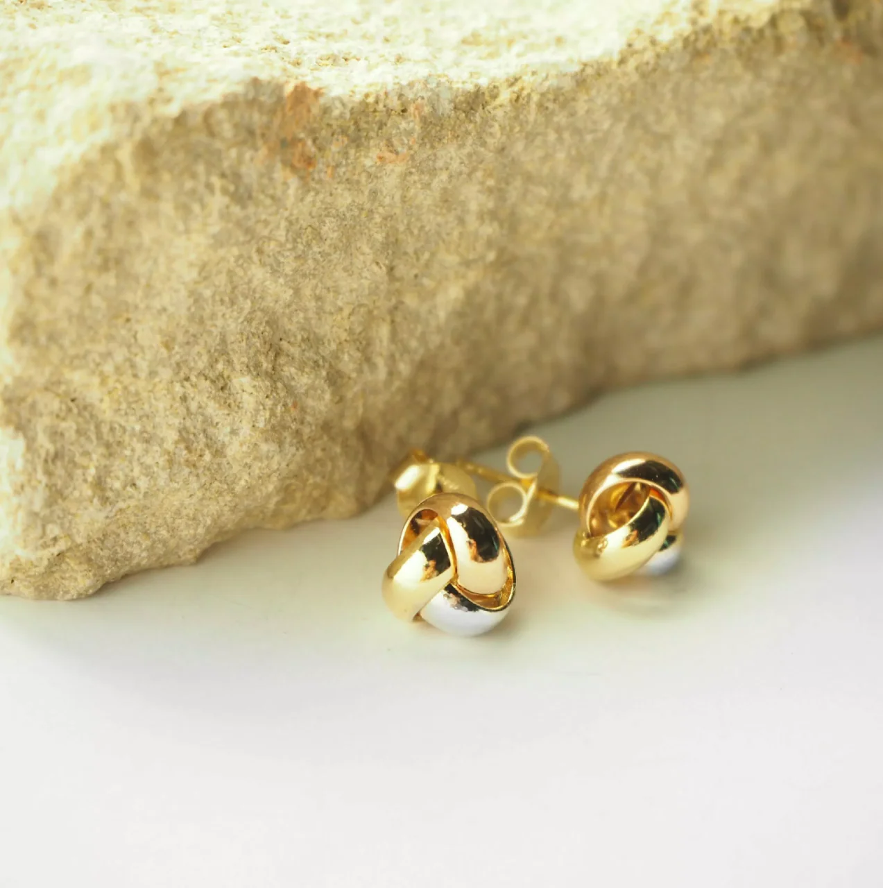 18ct three tone gold knot stud earrings - Image 5