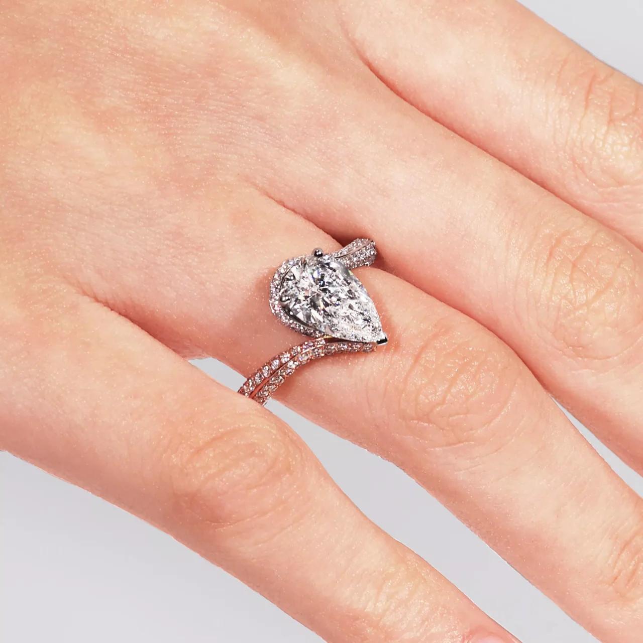 INTRECCIO - 18ct white and rose gold pear and round brilliant cut diamond knife edge engagement ring - Image 3