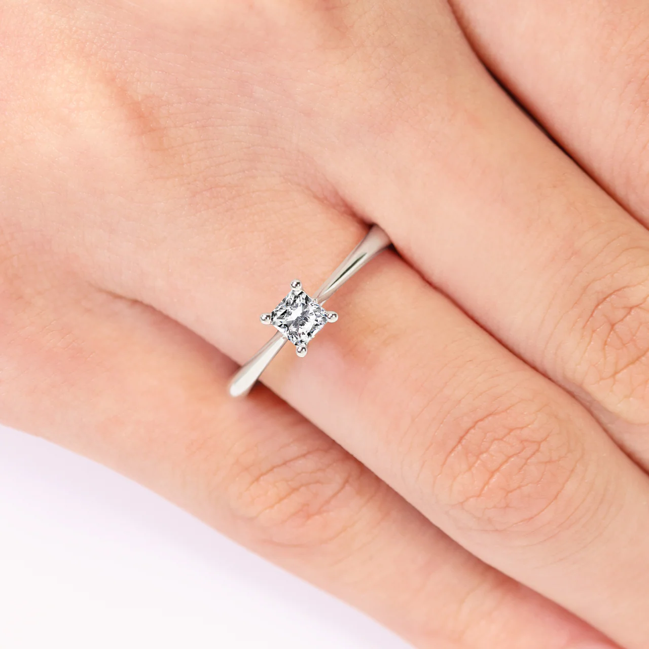 18ct white gold 0.35ct G VVS radiant cut diamond solitaire engagement ring - Image 3