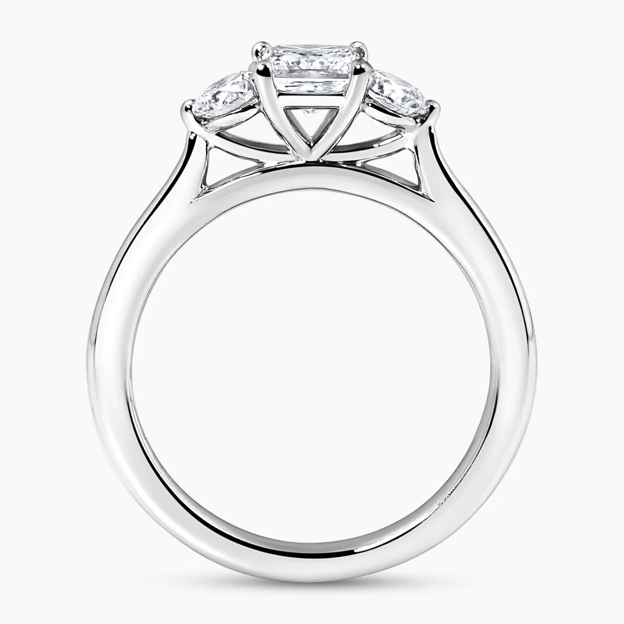 18ct white gold 0.54ct princess cut 2=0.36ct round brilliant cut diamonds claw set three stone engagement ring - Image 3