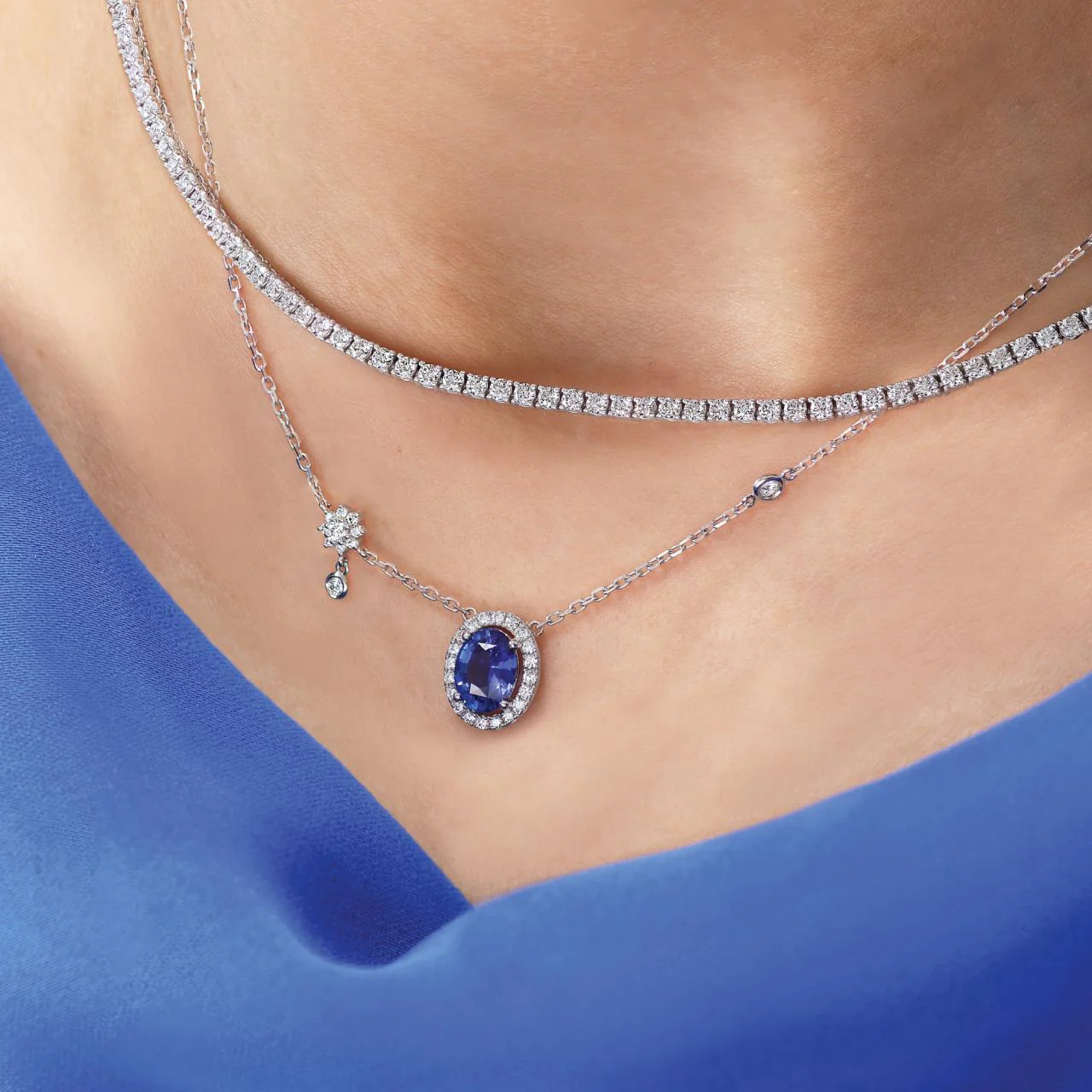 18ct white gold 1.57ct unheated oval Ceylon sapphire and diamond necklace - Image 2