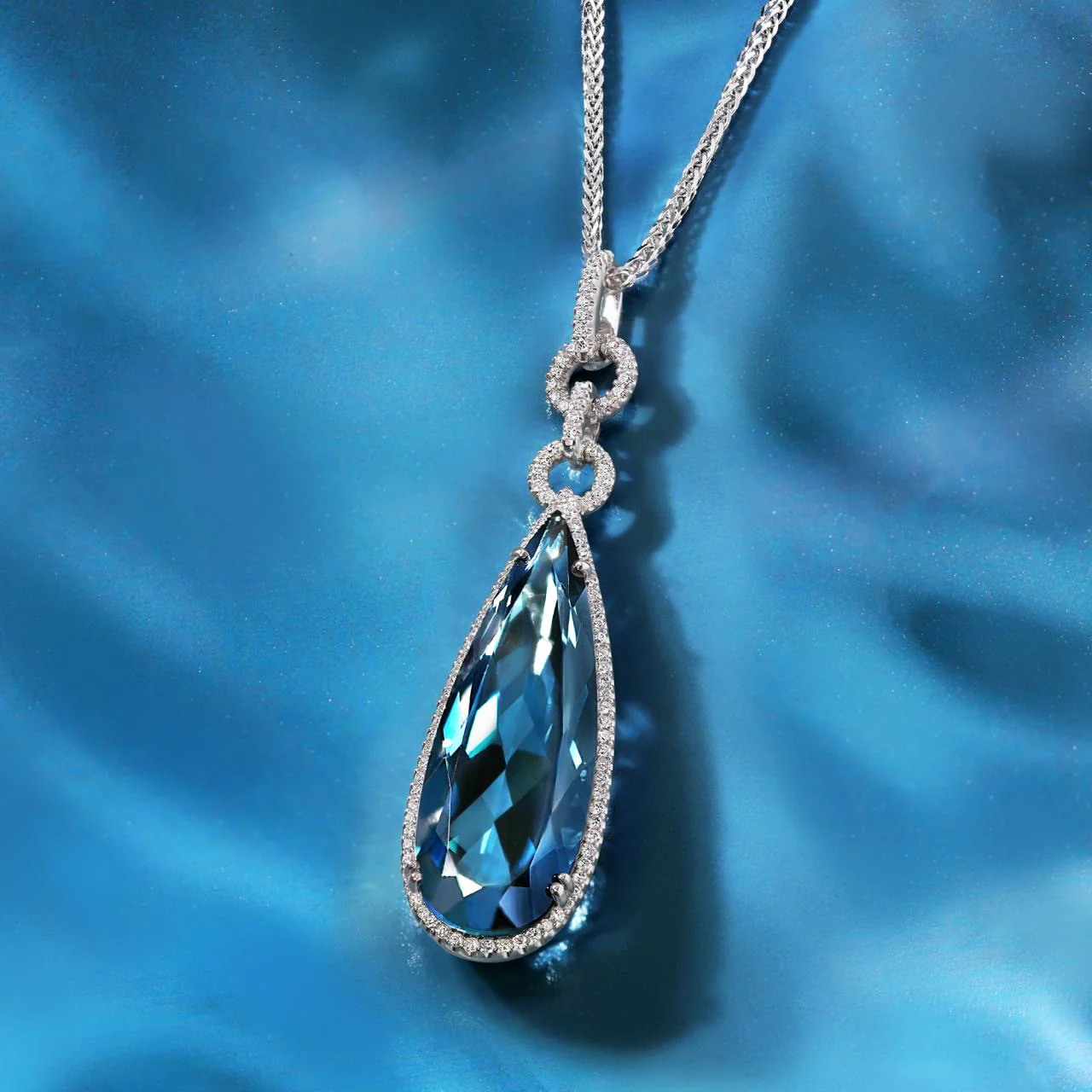 18ct white gold 18.28ct pear cut London blue topaz and diamond drop pendant - Image 4