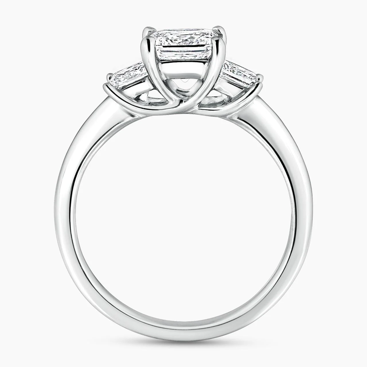 18ct White Gold 3 stone Engagement ring featuring a 1.02ct Princess Cut Diamond in the centre and Princess Cut Diamonds on either side - Image 3