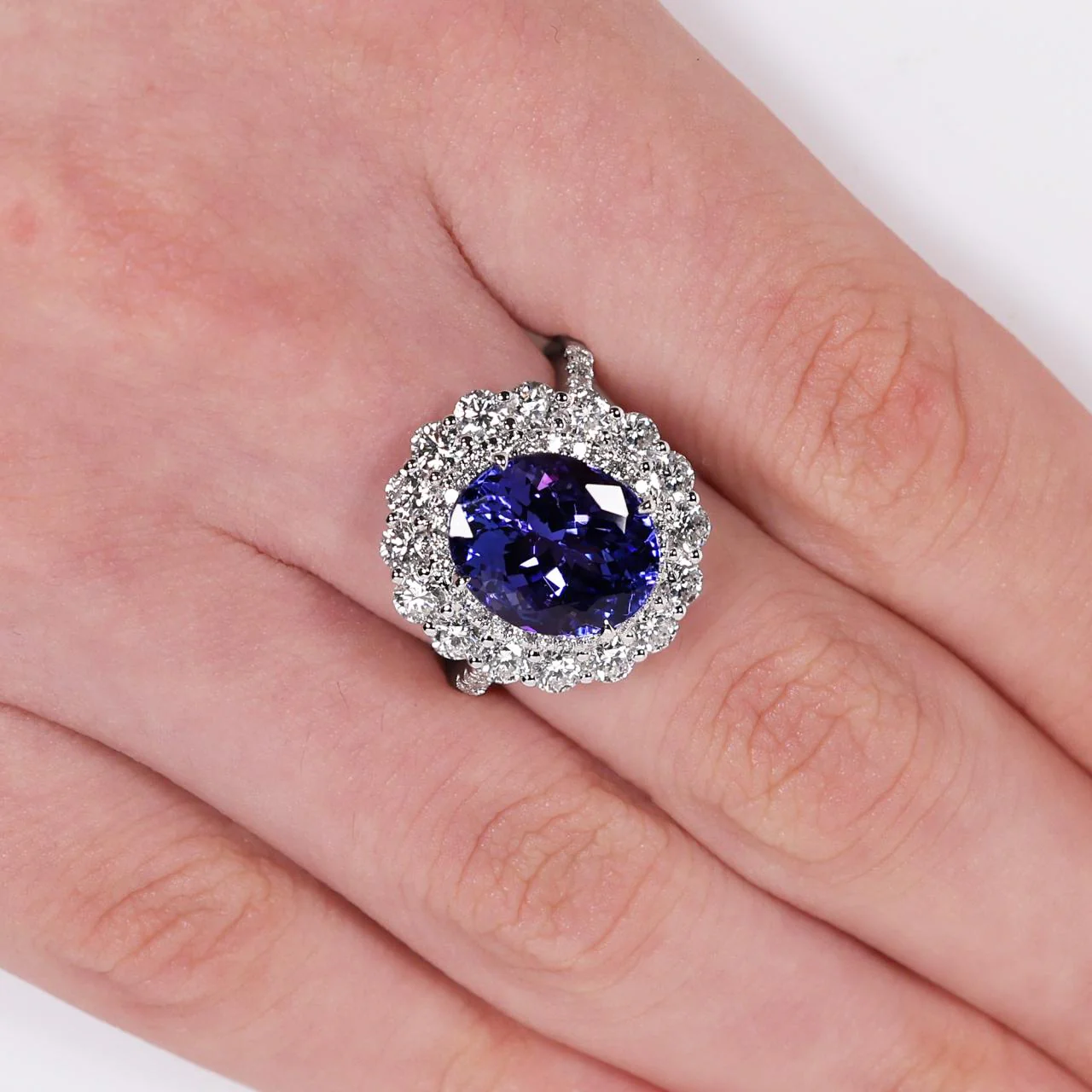 18ct white gold 5.38ct tanzanite and round brilliant cut diamond claw set double halo ring - Image 4