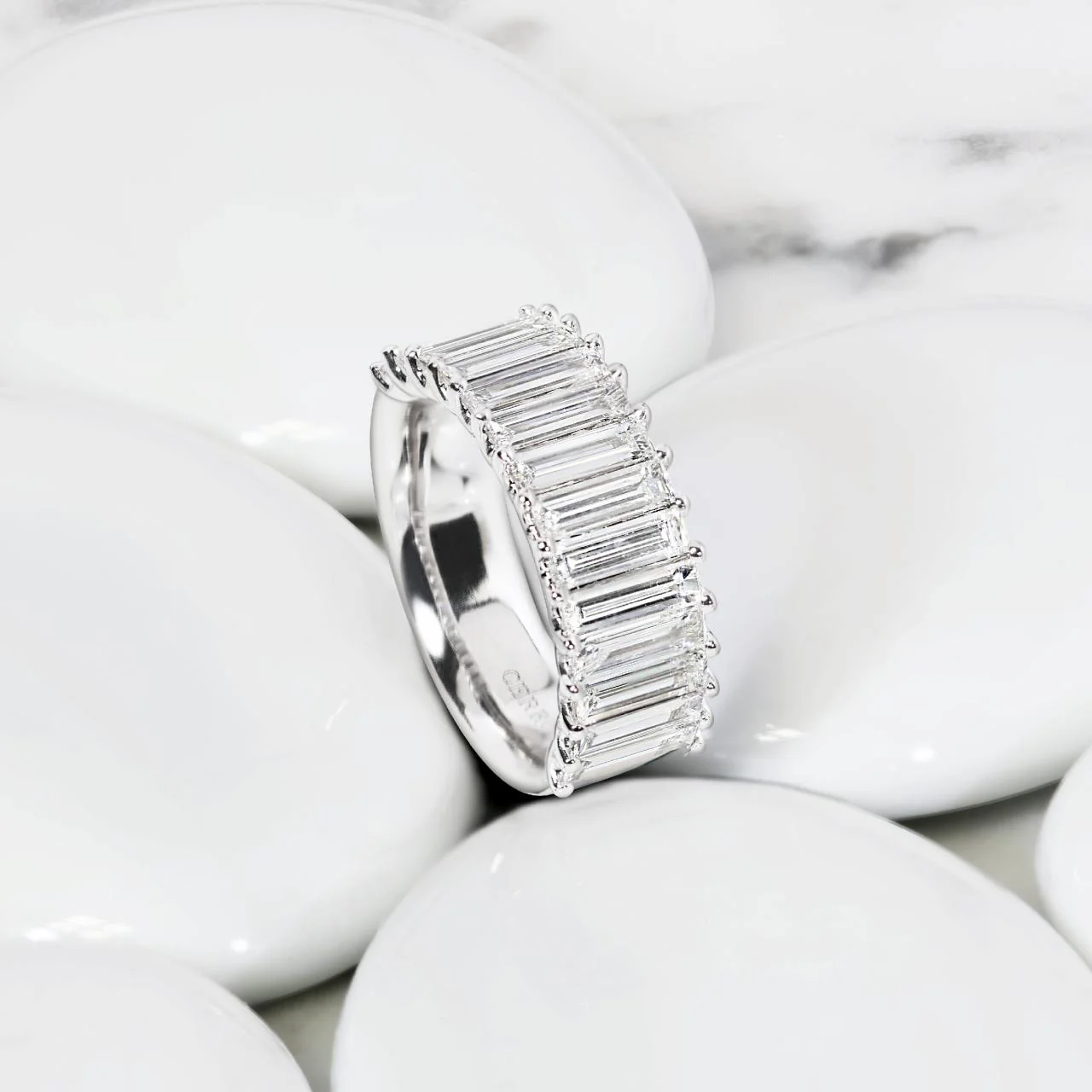 18ct white gold baguette diamond ring - Image 3