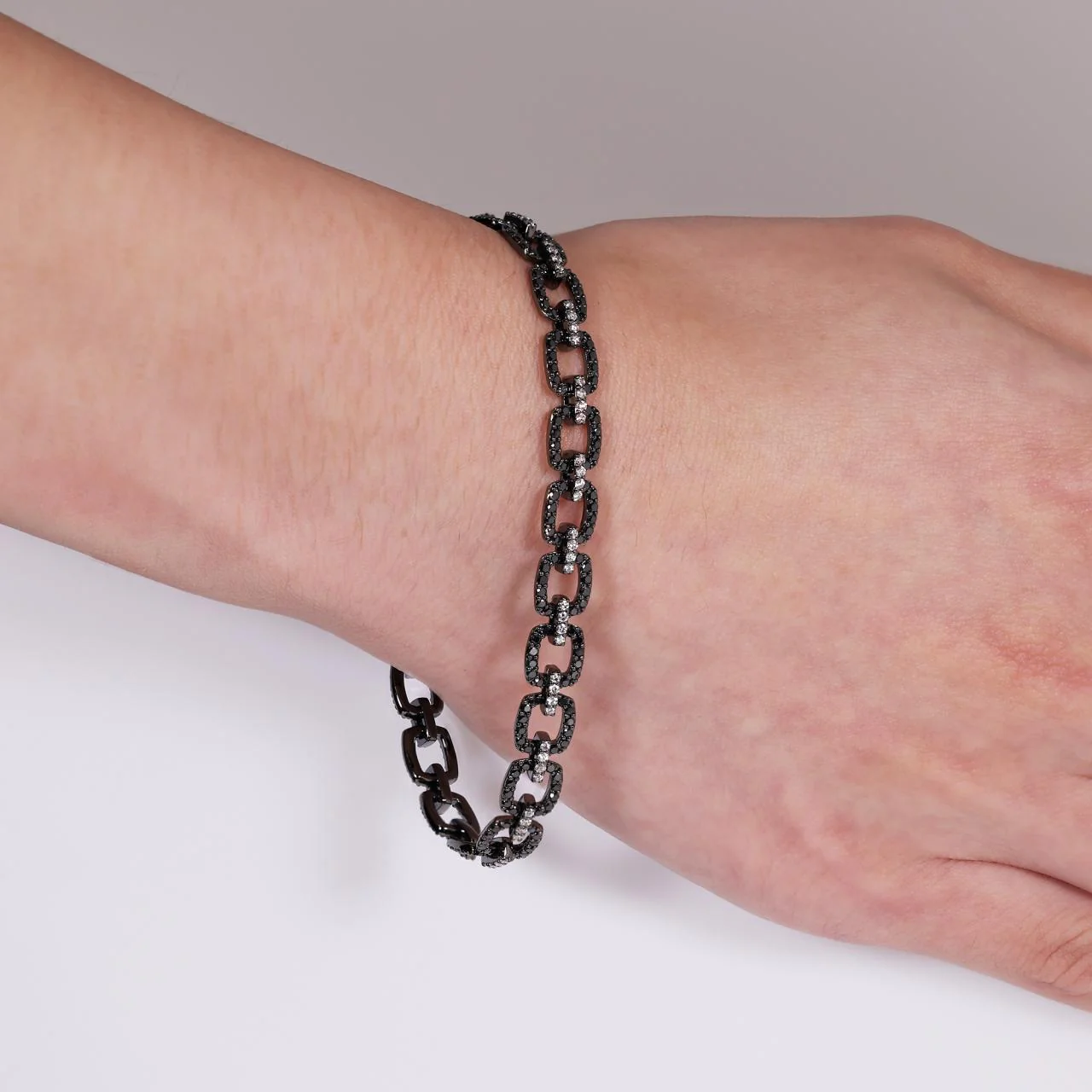 18ct white gold black and white diamond pave set fancy link bracelet 19cm - Image 2