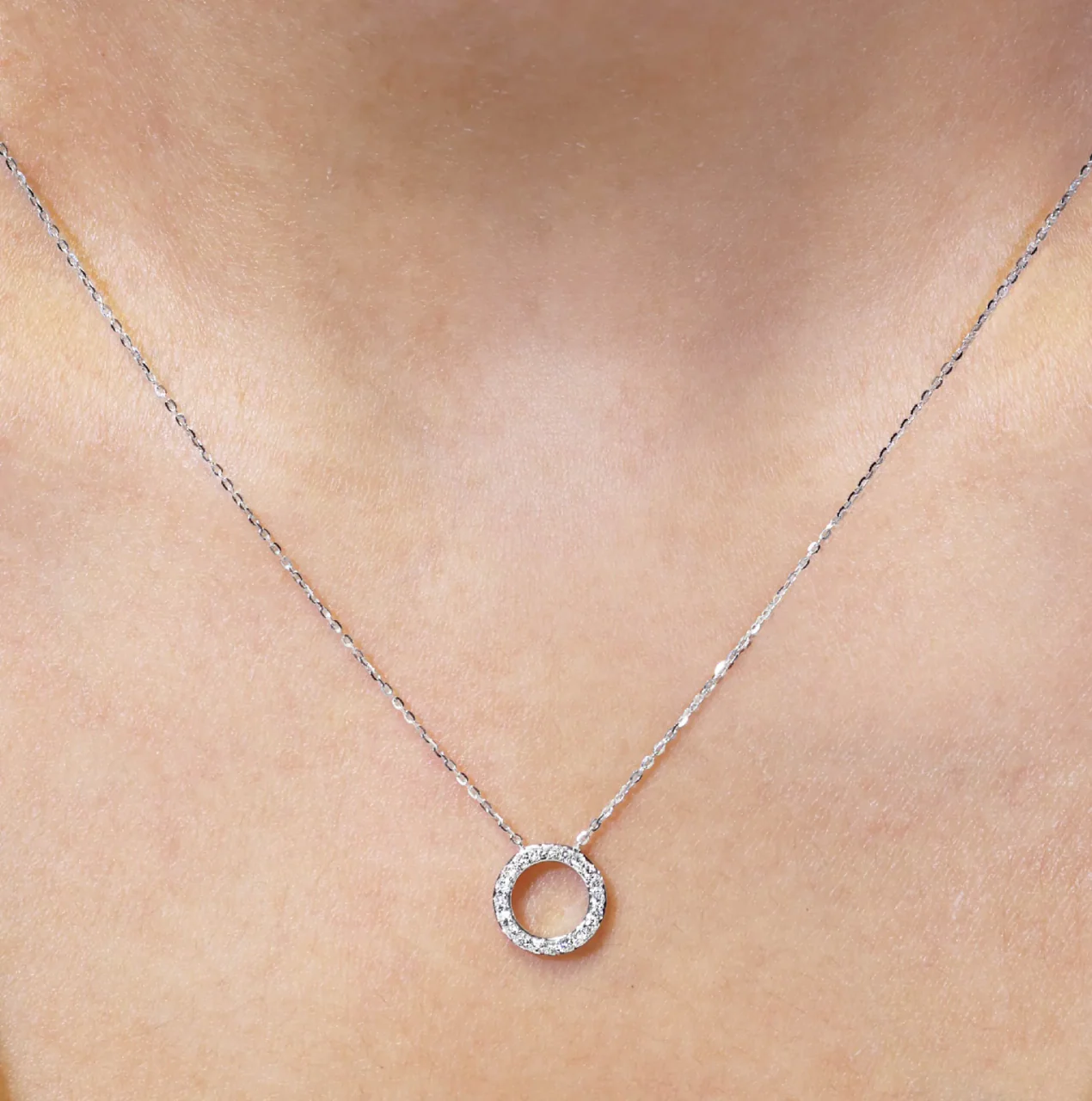 18ct white gold circle diamond necklace - Image 2