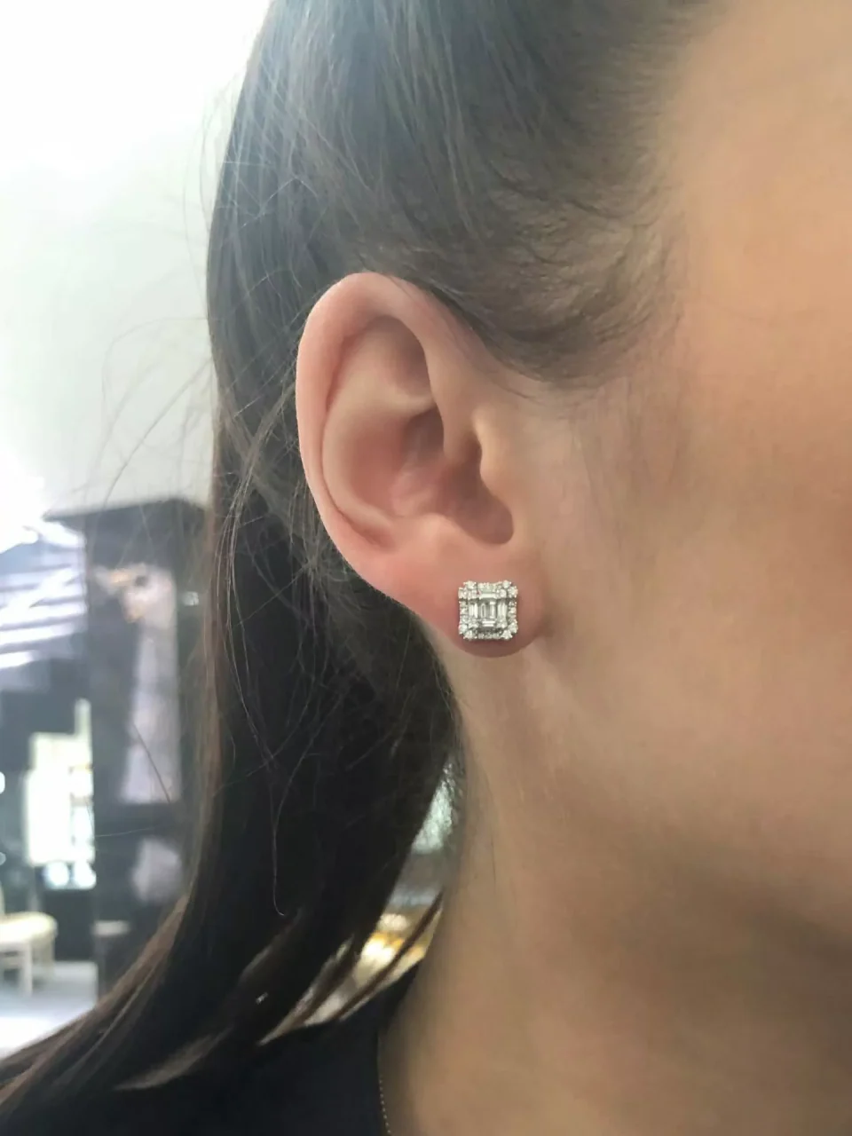 18ct white gold claw set baguette & round brilliant cut diamond stud earrings - Image 2