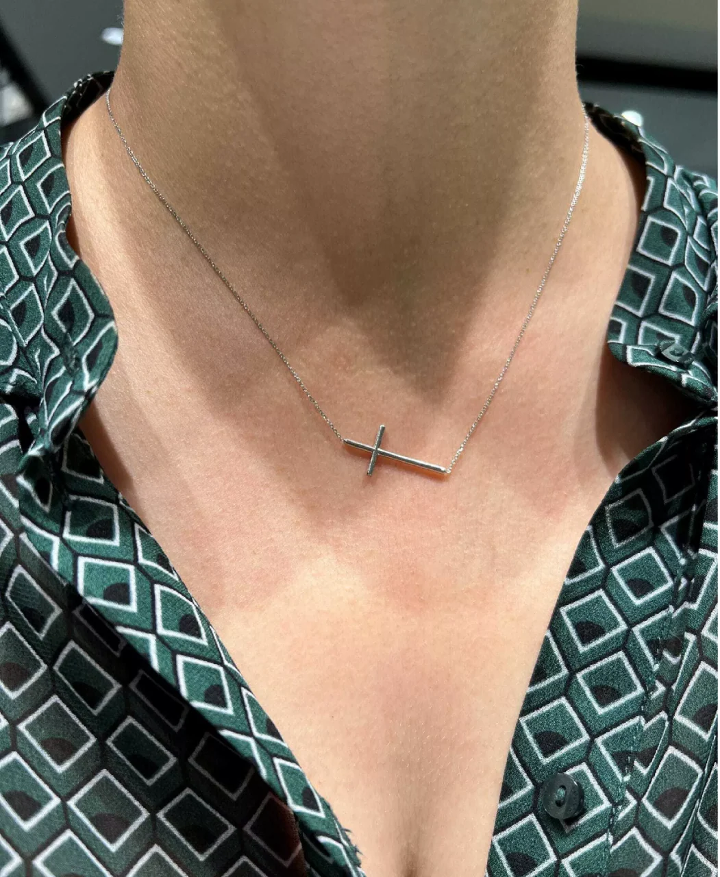18ct white gold cross necklace - Image 3