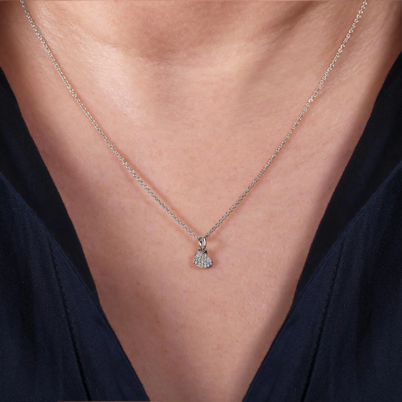 18ct white gold diamond set heart charm - Image 2