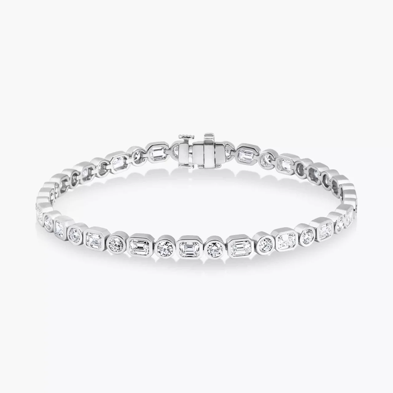 18ct white gold 40=5.58ct emerald and round brilliant cut diamond bezel set tennis bracelet