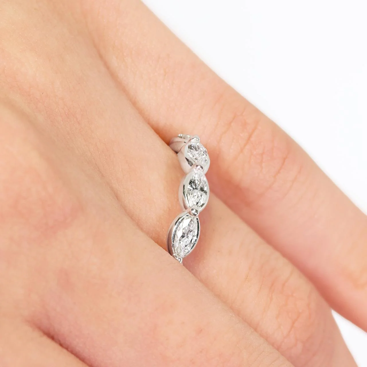 18ct white gold marquise bezel set diamond ring - Image 2