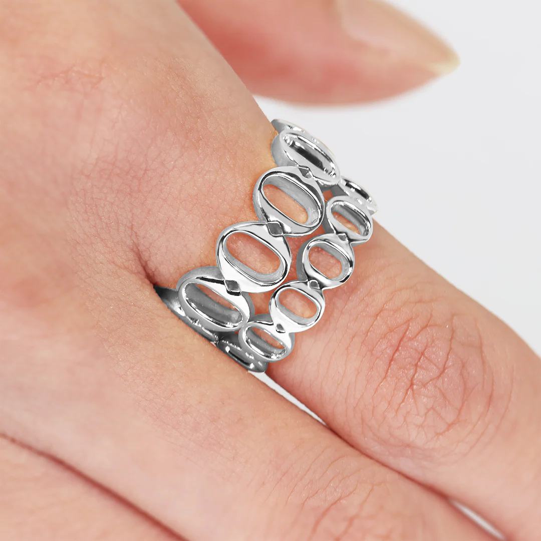 18ct white gold thick ‘O’ ring from the Iconica Collection - Small - Image 2