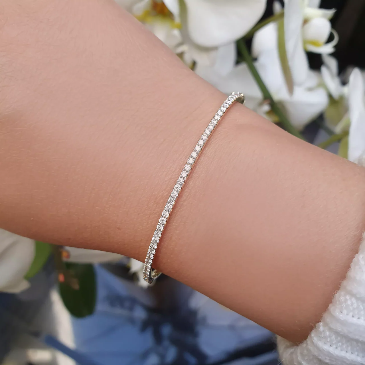 18ct yellow gold 0.46ct diamond bangle - Image 2