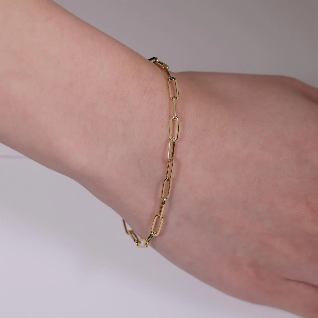 18ct yellow gold 19cm hollow paperclip link bracelet - Image 2