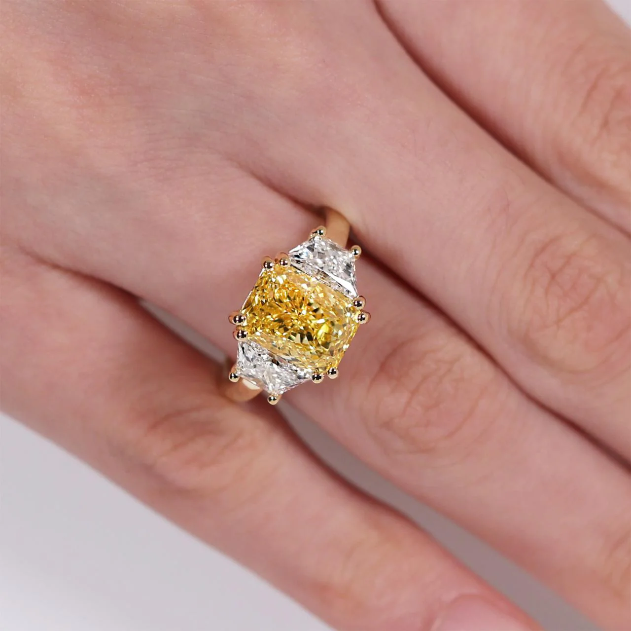 AURELIA - 18ct yellow gold 4.02ct Fancy Vivid Yellow radiant LAB Grown diamond engagement ring with trapezoid Lab Grown diamonds IGI Cert - Image 2