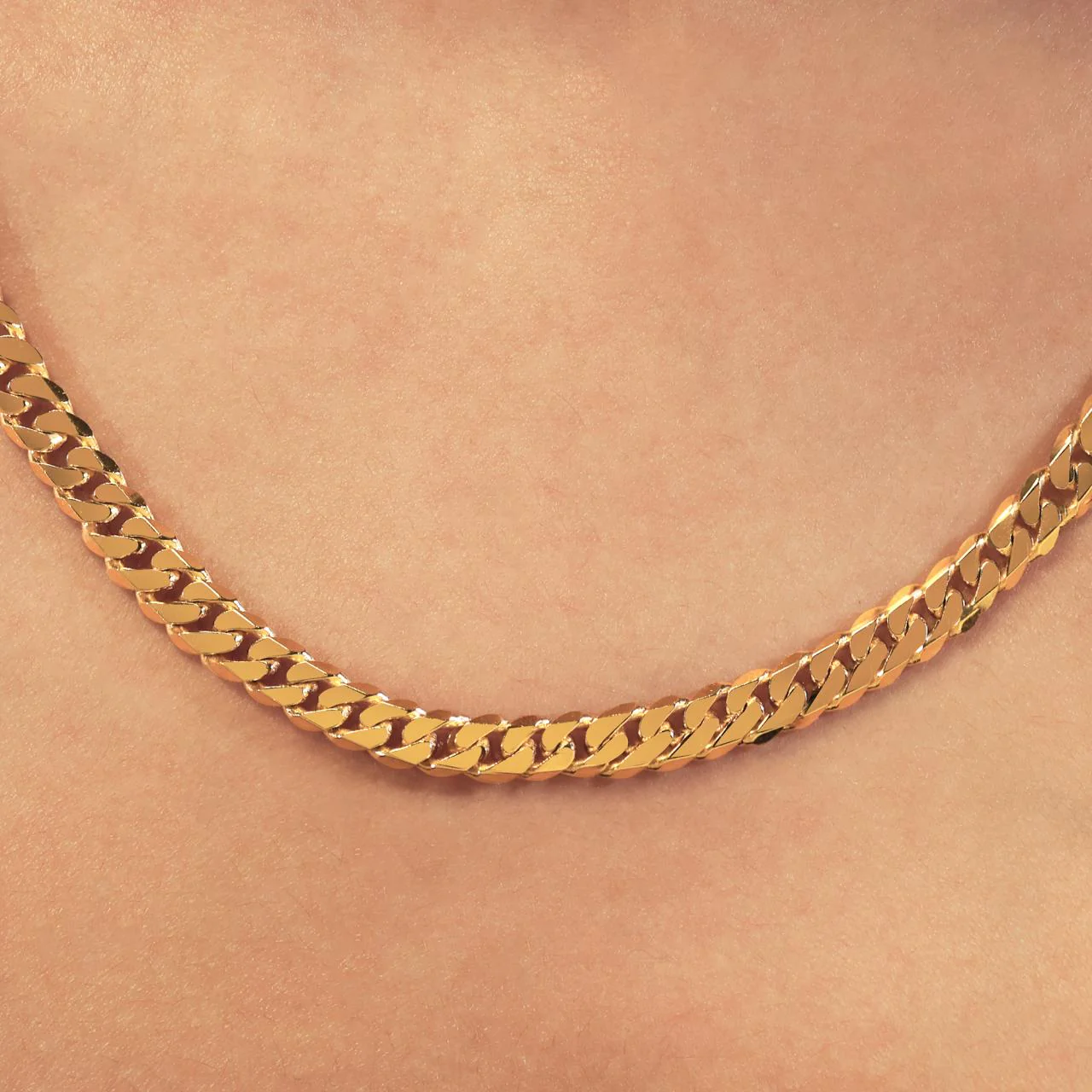 18ct yellow gold 60cm solid flat curb link chain with parrot clasp - Image 3