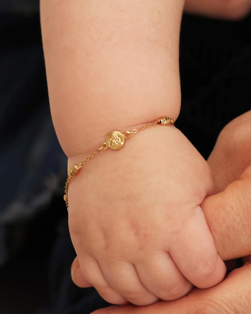 18ct yellow gold baby bracelet with an angel medal - Image 3