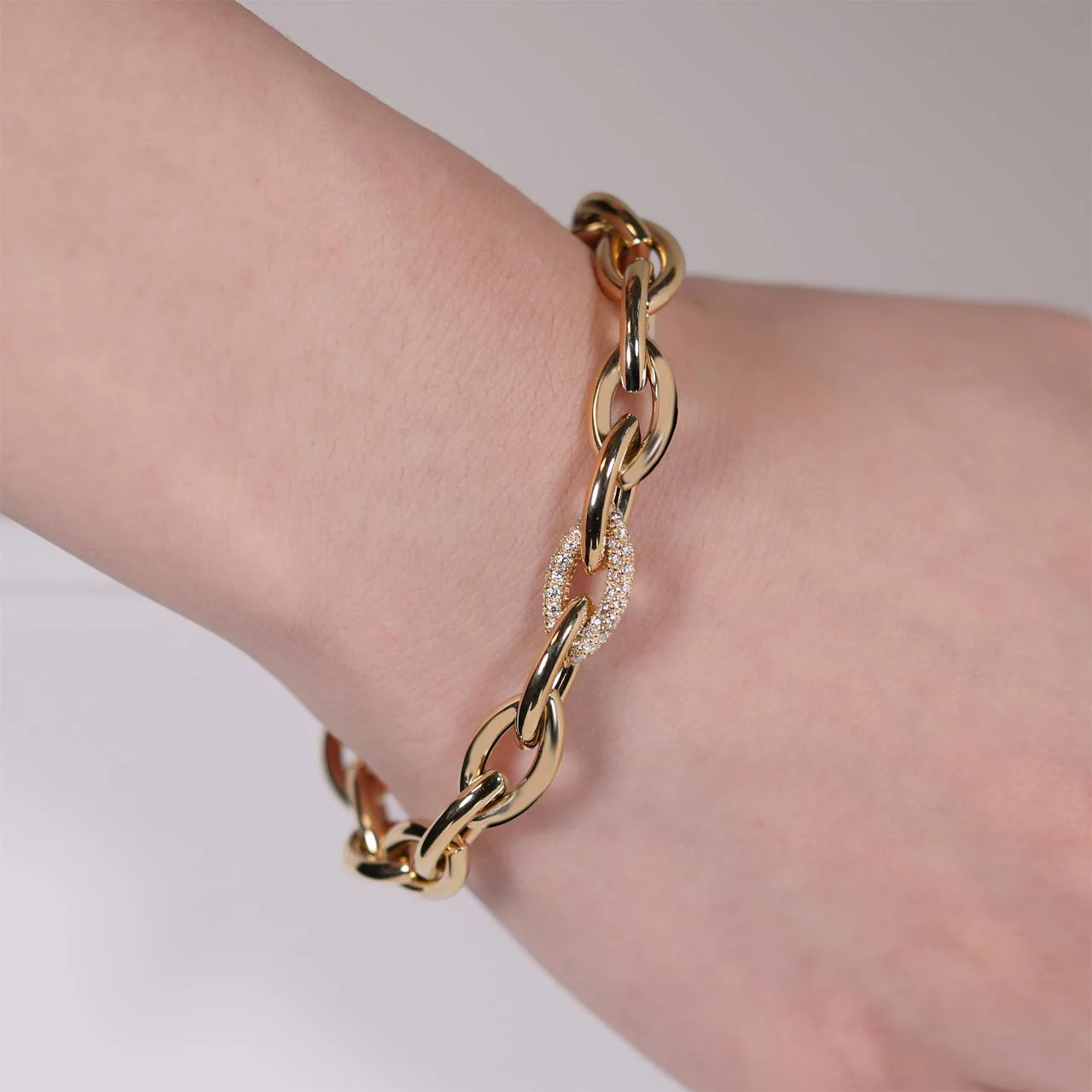 18ct yellow gold diamond set oval link chain bracelet with lobster clasp - Image 2
