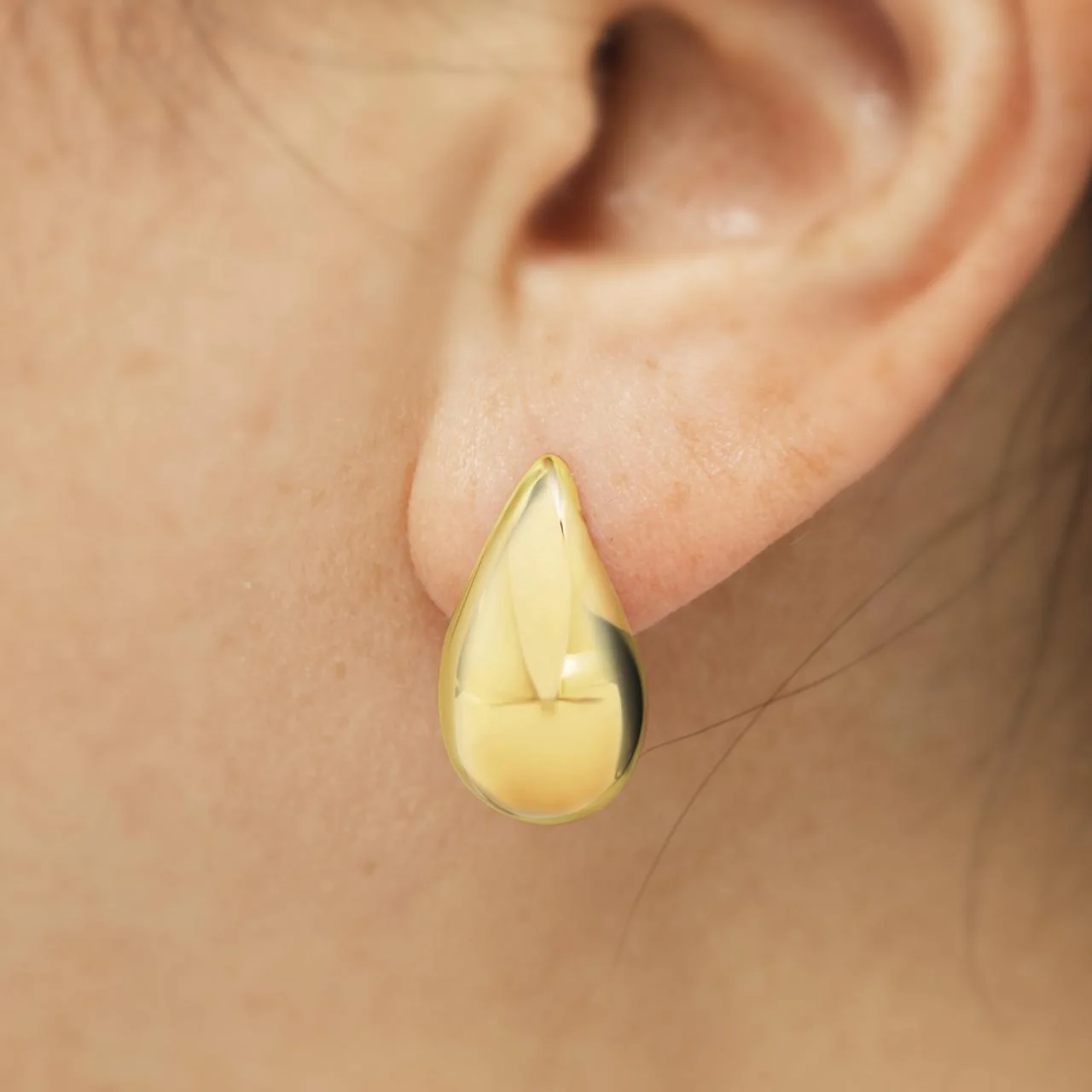 18ct yellow gold hollow tear drop stud earrings 20×12 mm - Image 3