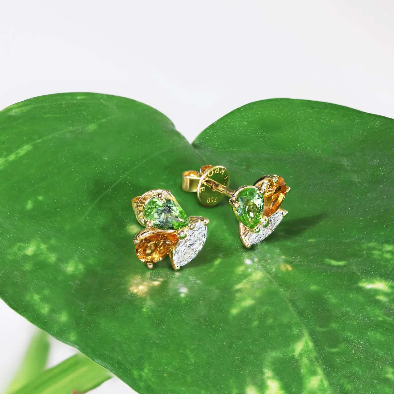 18ct yellow gold marquise diamonds and pear shaped yellow and green topaz stud earrings - Image 3