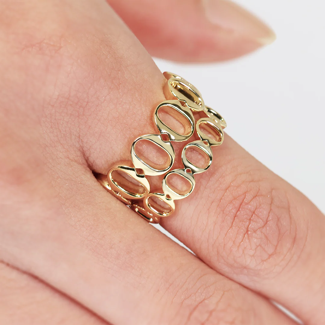 18ct yellow gold thick ‘O’ ring from the Iconica Collection - Medium - Image 2