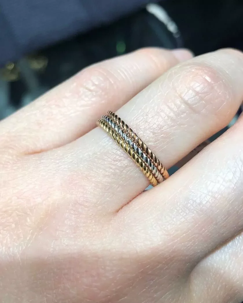 18ct yellow gold twist ring - Image 6