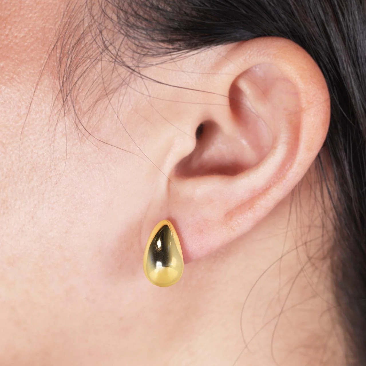 18ct yellow gold hollow tear drop stud earrings. 12mm x 23mm - Image 2