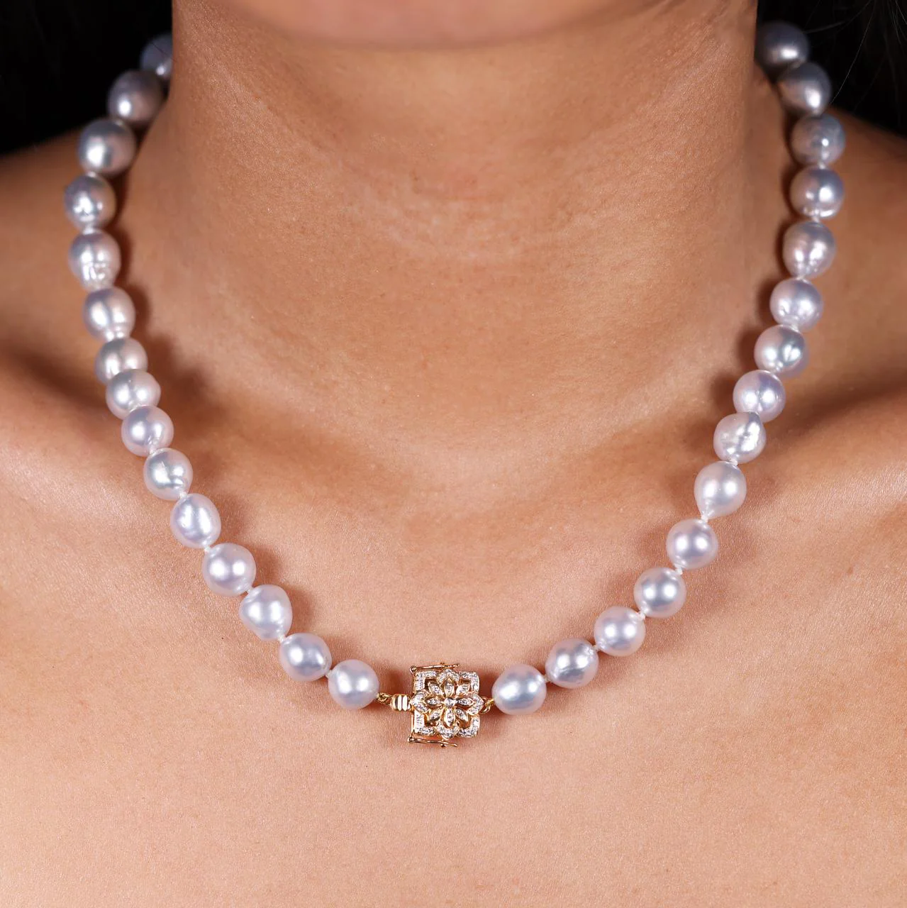 9-12mm South sea pearls necklace ended with a 18ct yellow gold diamond clasp from the Carmela Cerrone Collection - Image 3