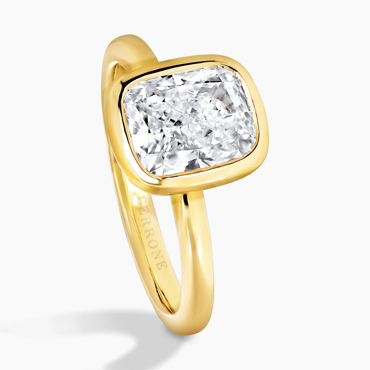 18ct yellow gold 2.11ct E VS1 cushion brilliant cut Lab Grown bezel set diamond engagement ring IGI certified - Image 4