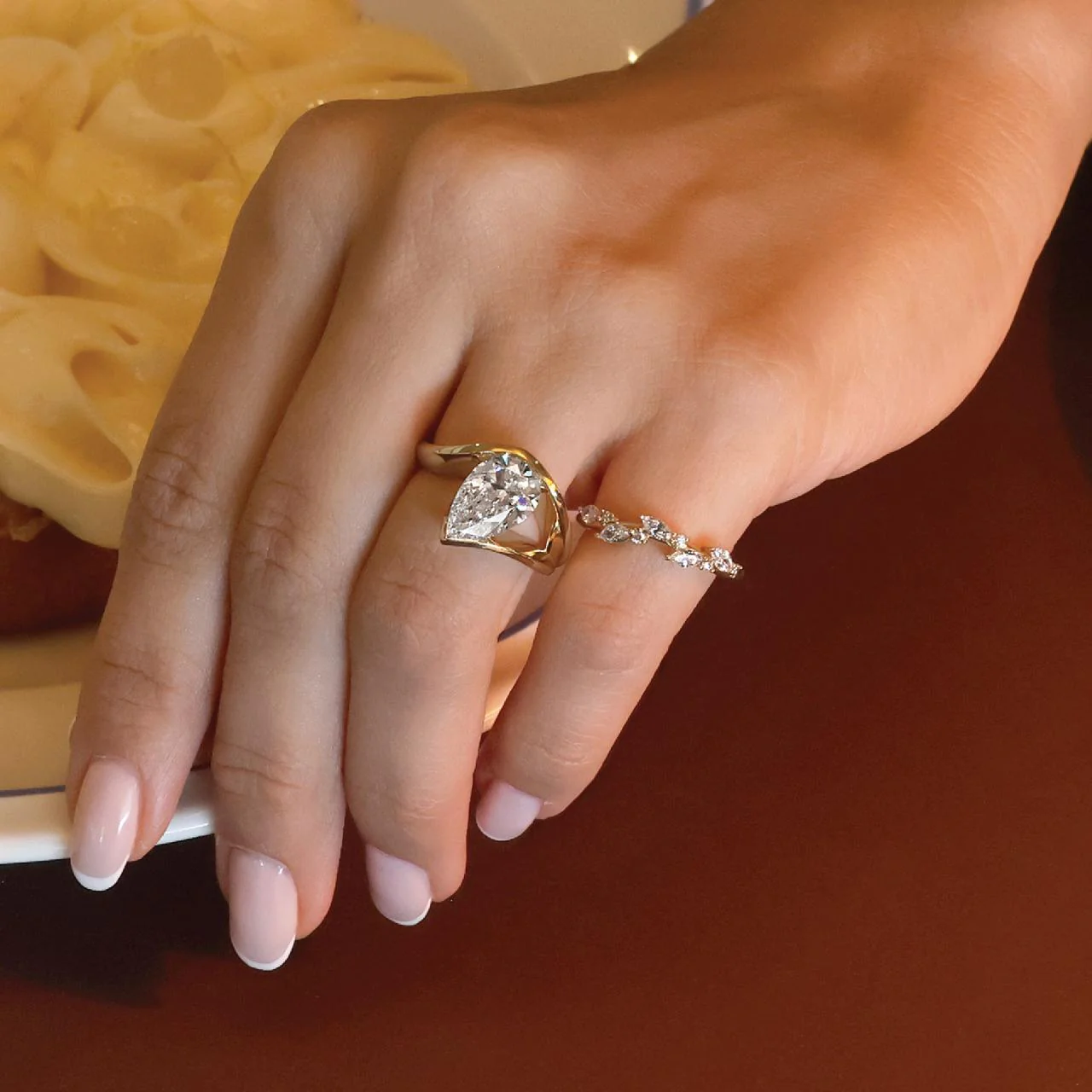18ct yellow gold marquise and round cut diamonds ring - Image 3