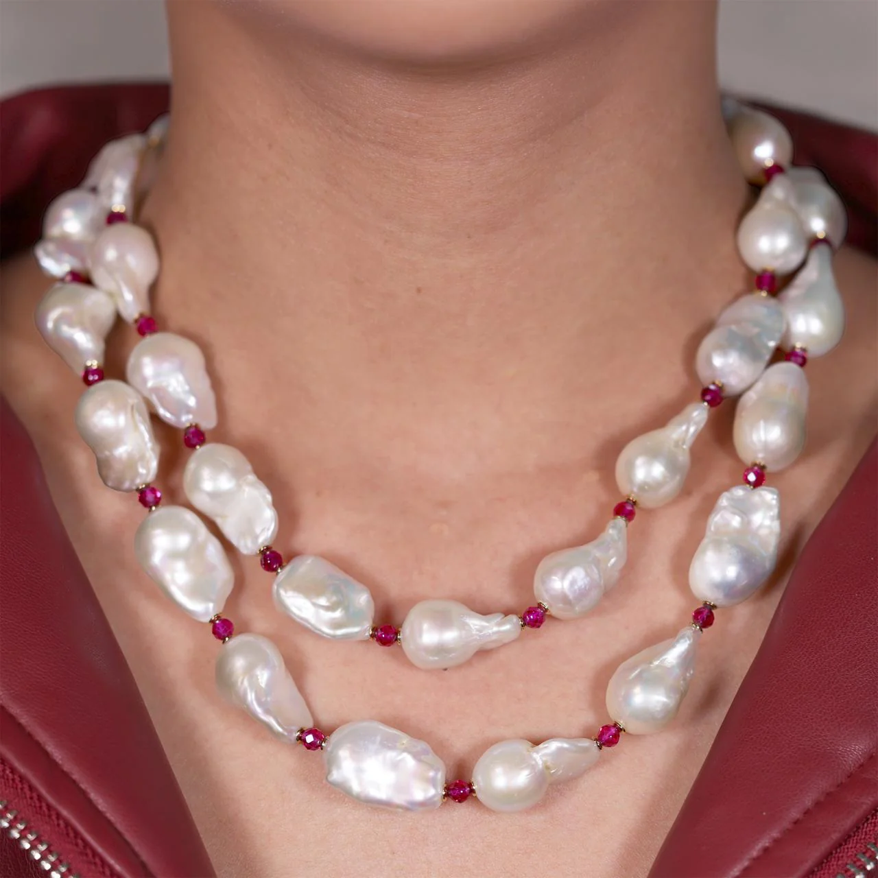 Baroque freshwater pearls and rubellite beads necklace with gold-plated silver fittings from the Carmela Cerrone Collection - Image 2