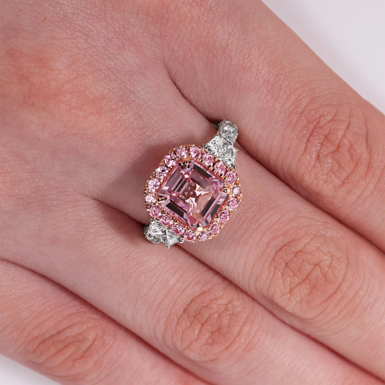 CUORE MIO - Platinum and 18ct rose gold 3.18ct natural pink Madagascan Padparadscha unheated sapphire and Argyle Pink diamond ring - Image 5