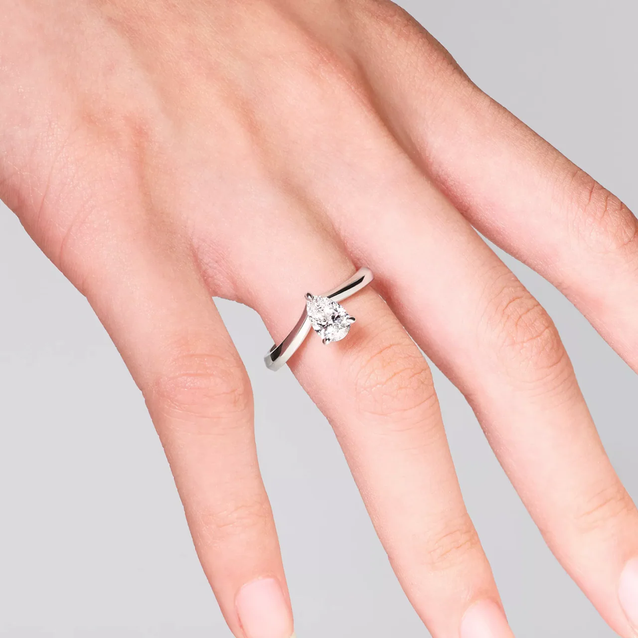Platinum 0.80ct F SI1 pear shape diamond solitaire engagement ring - Image 3