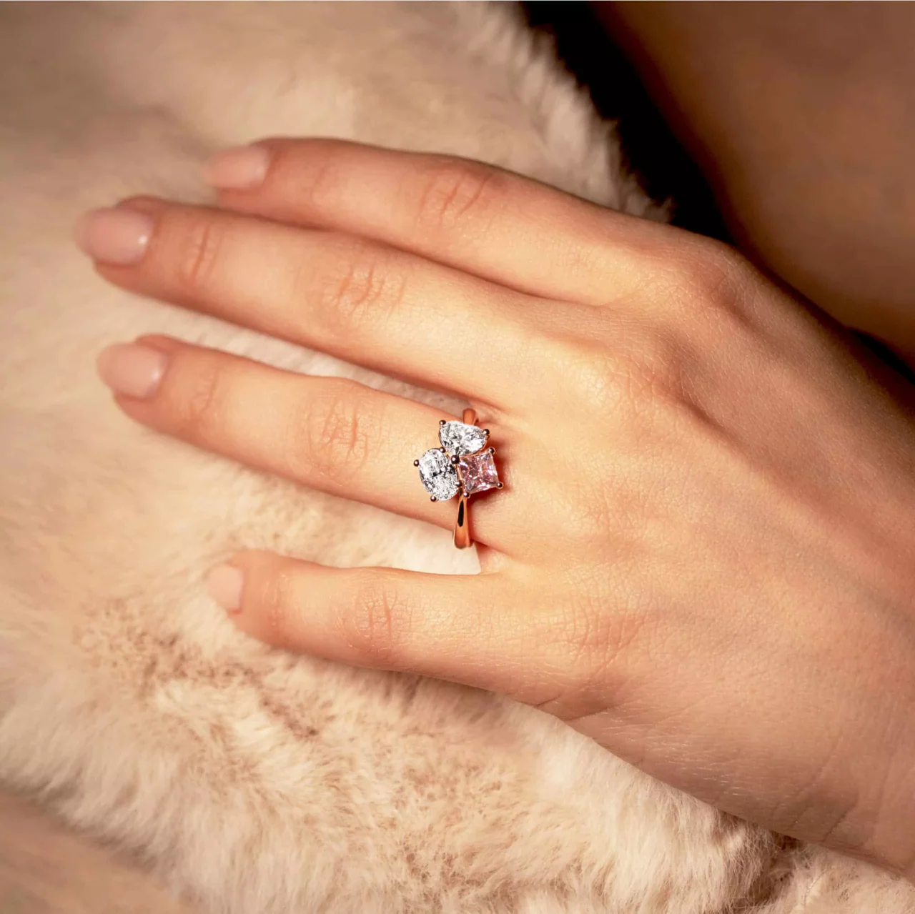 THE HEART OF TRASTEVERE 18ct rose gold Argyle princess cut pink diamond, oval and heart shaped white diamond engagement ring - Image 4